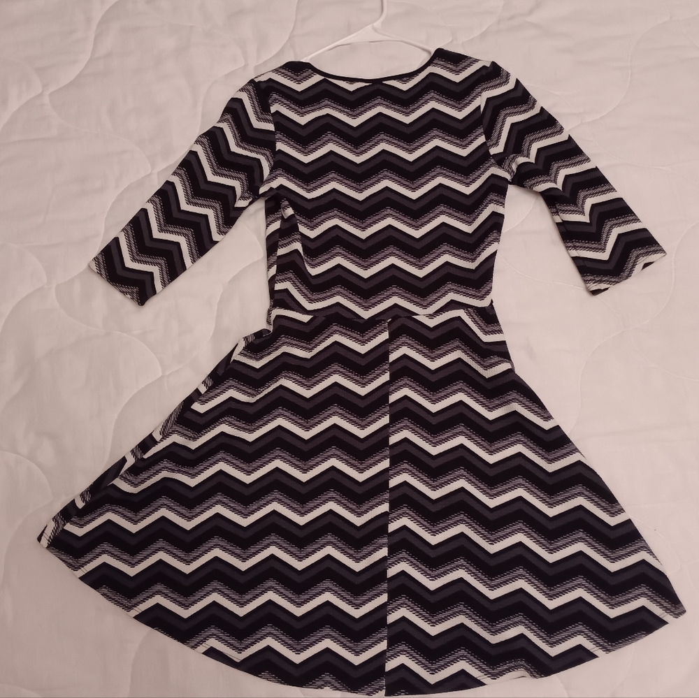 Dress - Picture 2 of 3